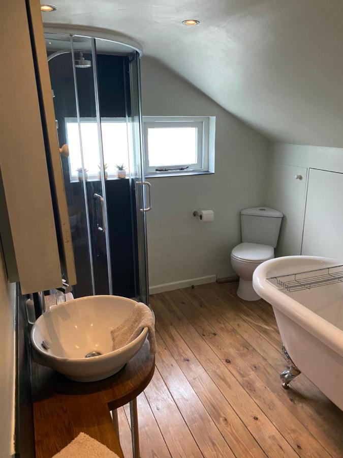 Stunning 2 Bedroom Flat In A Central Location ニュー・アレスフォード エクステリア 写真