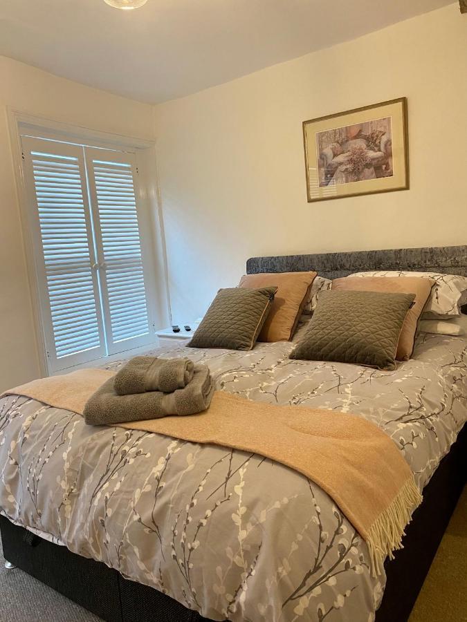 Stunning 2 Bedroom Flat In A Central Location ニュー・アレスフォード エクステリア 写真